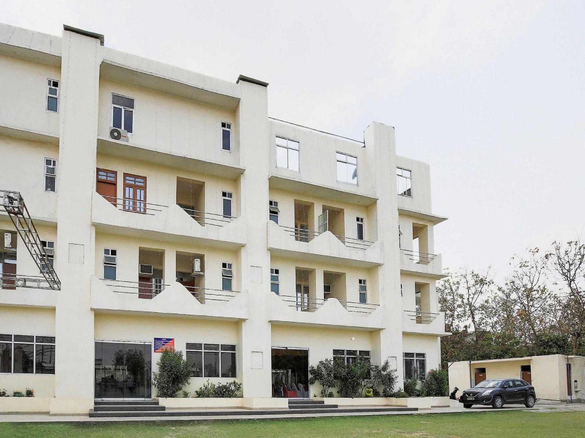 Oyo Flagship 37109 Mangalam Guest House Chinhat Zewnętrze zdjęcie